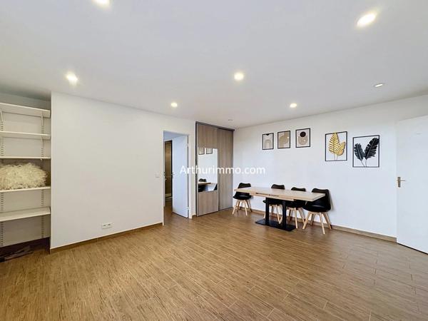 Vente                                                      Appartement
                        
                     2 pièces                      44 m2                     à Créteil