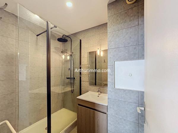 Vente                                                      Appartement
                        
                     2 pièces                      44 m2                     à Créteil