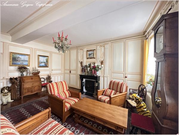 Courville-sur-Eure Maison de bourg 6 chambres, 250 m² habitables, terrain clos 565 m², piscine couverte chauffée