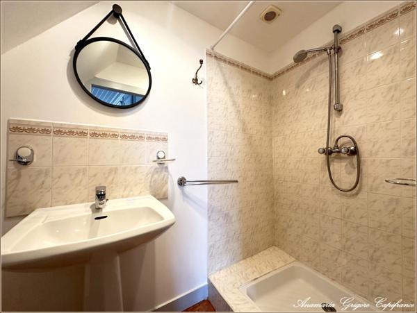 Courville-sur-Eure Maison de bourg 6 chambres, 250 m² habitables, terrain clos 565 m², piscine couverte chauffée