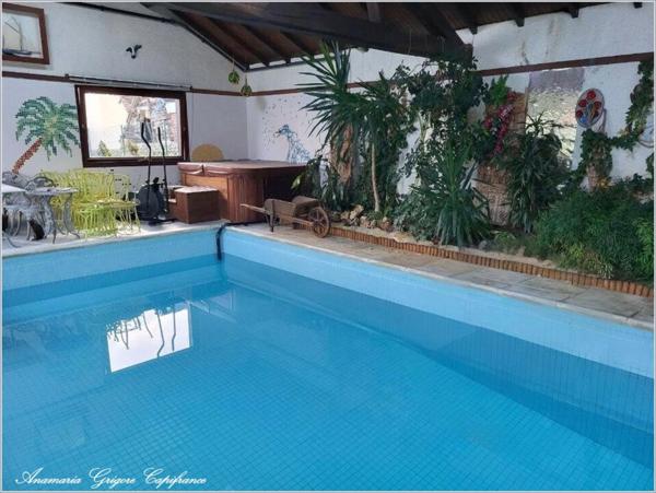 Courville-sur-Eure Maison de bourg 6 chambres, 250 m² habitables, terrain clos 565 m², piscine couverte chauffée