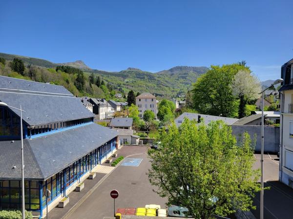 Spacieux appartement rénové 80 m2 - Vue sur Charlanne - Hyper centre