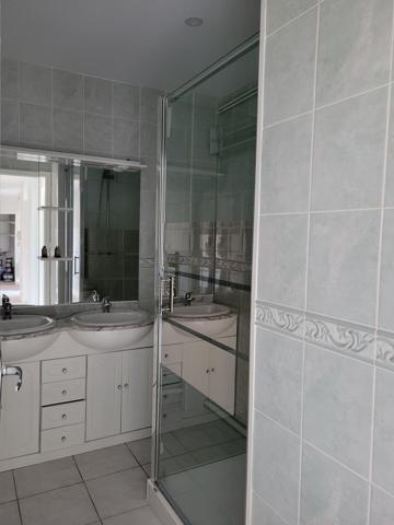 Spacieux appartement rénové 80 m2 - Vue sur Charlanne - Hyper centre