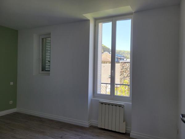 Spacieux appartement rénové 80 m2 - Vue sur Charlanne - Hyper centre