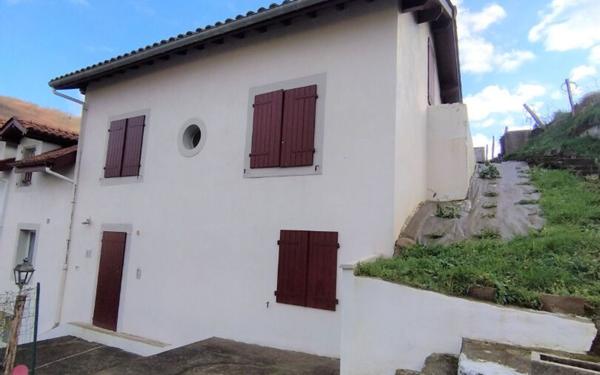 Appartement à louer    3 pièces • 72,17 m2 Saint-Étienne-de-Baïgorry