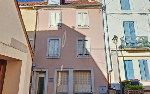 Immeuble à vendre    6 pièces • 118 m2 Néris-les-Bains