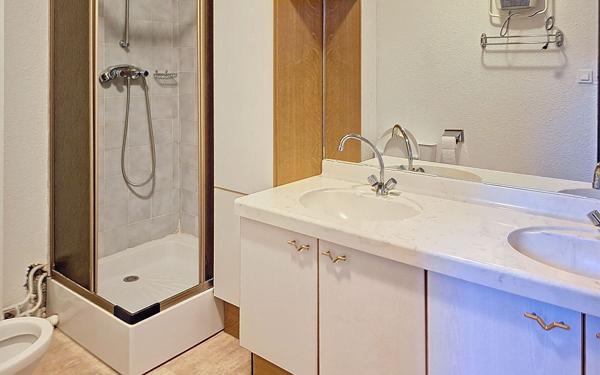 Immeuble à vendre    6 pièces • 118 m2 Néris-les-Bains