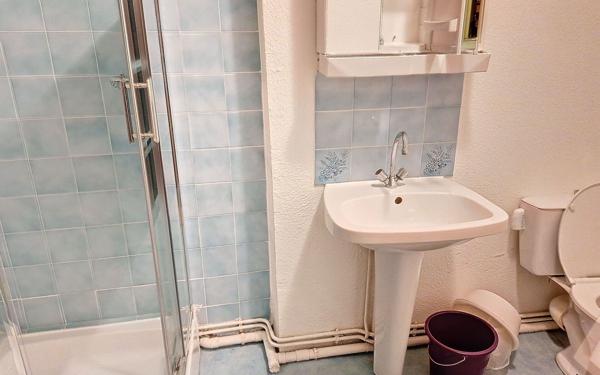 Immeuble à vendre    6 pièces • 118 m2 Néris-les-Bains