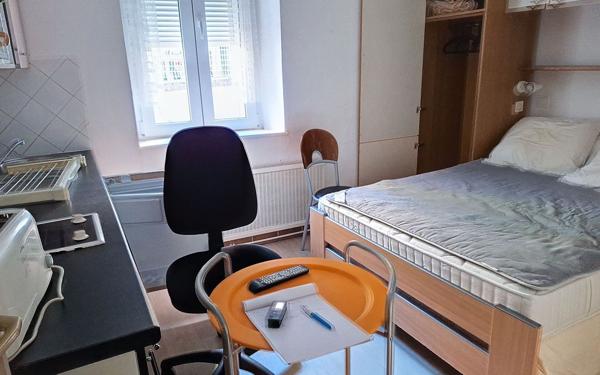 Immeuble à vendre    6 pièces • 118 m2 Néris-les-Bains