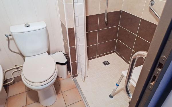 Immeuble à vendre    6 pièces • 118 m2 Néris-les-Bains