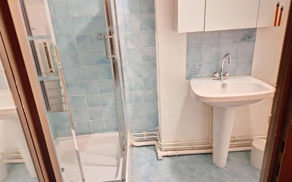 Immeuble à vendre    6 pièces • 118 m2 Néris-les-Bains