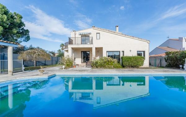 Vente Villa en pierre de taille de caractère à rafraîchir Bessan