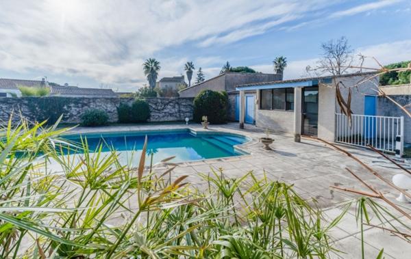 Vente Villa en pierre de taille de caractère à rafraîchir Bessan