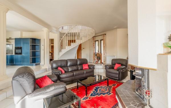 Vente Villa en pierre de taille de caractère à rafraîchir Bessan