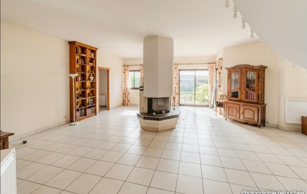 Vente Villa en pierre de taille de caractère à rafraîchir Bessan
