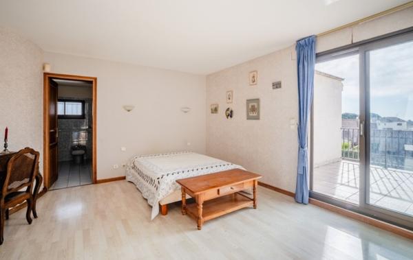 Vente Villa en pierre de taille de caractère à rafraîchir Bessan