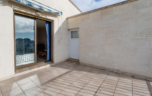 Vente Villa en pierre de taille de caractère à rafraîchir Bessan