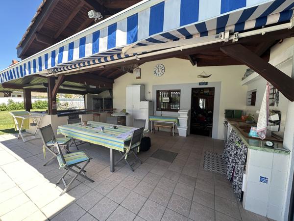 MAISON FAMILIALE SUR 1 800 m² AVEC PISCINE ET LOCAL COMMERCIAL