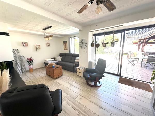 MAISON FAMILIALE SUR 1 800 m² AVEC PISCINE ET LOCAL COMMERCIAL