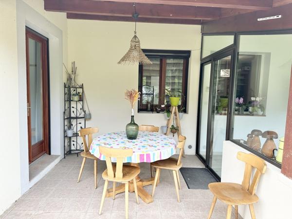 MAISON FAMILIALE SUR 1 800 m² AVEC PISCINE ET LOCAL COMMERCIAL