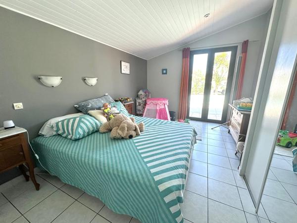 MAISON FAMILIALE SUR 1 800 m² AVEC PISCINE ET LOCAL COMMERCIAL