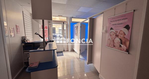 Location Local commercial 5 pièces 65.9 m² - Paris 75015
