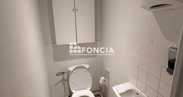 Location Local commercial 5 pièces 65.9 m² - Paris 75015