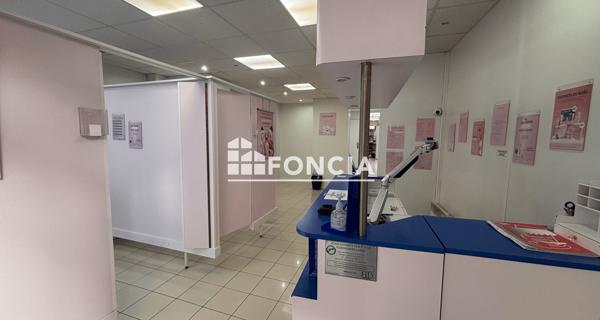 Location Local commercial 5 pièces 65.9 m² - Paris 75015