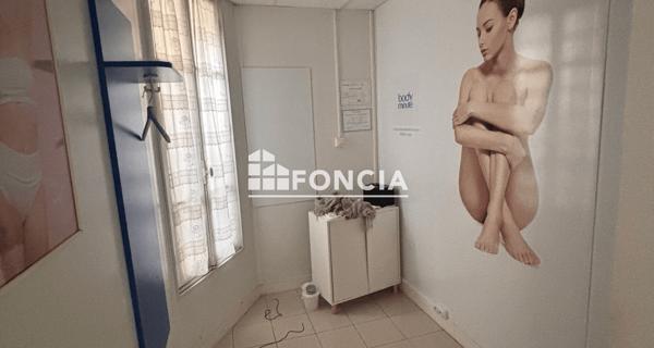 Location Local commercial 5 pièces 65.9 m² - Paris 75015