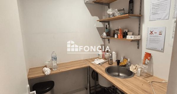 Location Local commercial 5 pièces 65.9 m² - Paris 75015