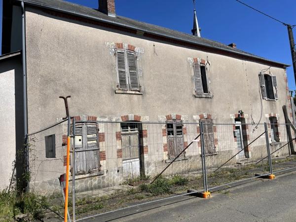 La Chapelotte  Maison de 160 m2 à rénover intégralement avec jardin et garage