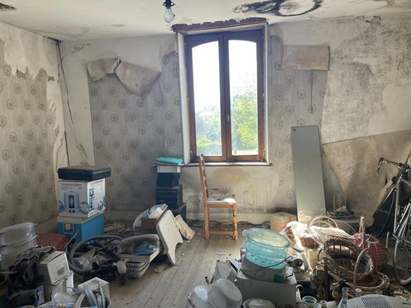 La Chapelotte  Maison de 160 m2 à rénover intégralement avec jardin et garage