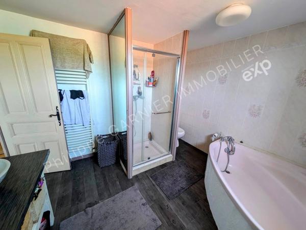 Maison spacieuse avec piscine à Clérieux