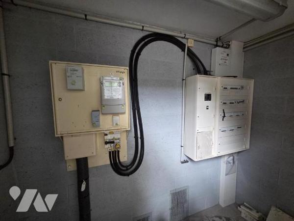 Ensemble immobilier composé de deux bâtiments "industriels"