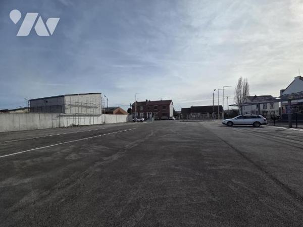 Ensemble immobilier composé de deux bâtiments "industriels"