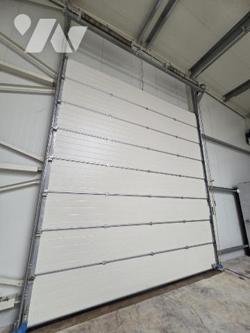 Ensemble immobilier composé de deux bâtiments "industriels"