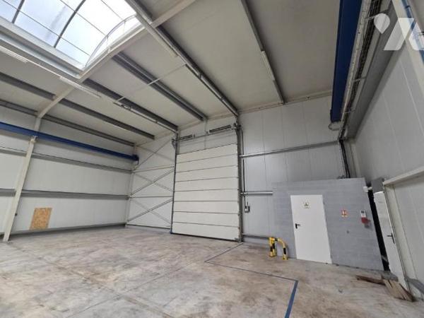 Ensemble immobilier composé de deux bâtiments "industriels"