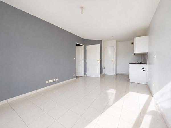 NOISY LE GRAND : appartement de 2 pièces (36.70 m²) à vendre _ Balcon et Box