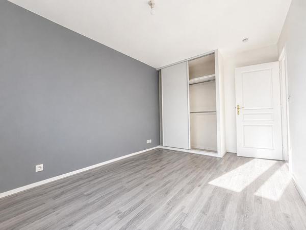 NOISY LE GRAND : appartement de 2 pièces (36.70 m²) à vendre _ Balcon et Box