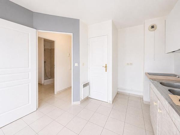 NOISY LE GRAND : appartement de 2 pièces (36.70 m²) à vendre _ Balcon et Box