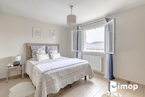 Belle maison avec extérieur