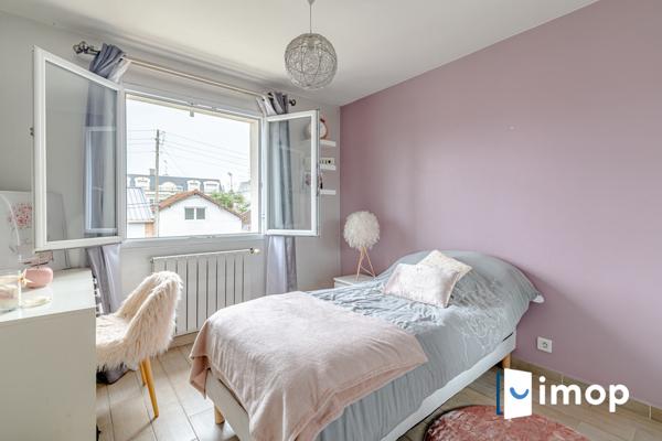 Belle maison avec extérieur