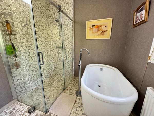 Maison 6 Pièces 190m² sur terrain 2000m²