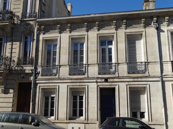 Appartement T2 - petit immeuble pierre