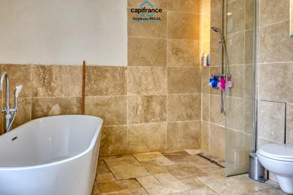 Propriete à vendre 11 pièces MONSEGUR (47) Propriété avec maison et maison d'amis de 260m2 habitables sur 12 757m² de terrain - 2 piscines