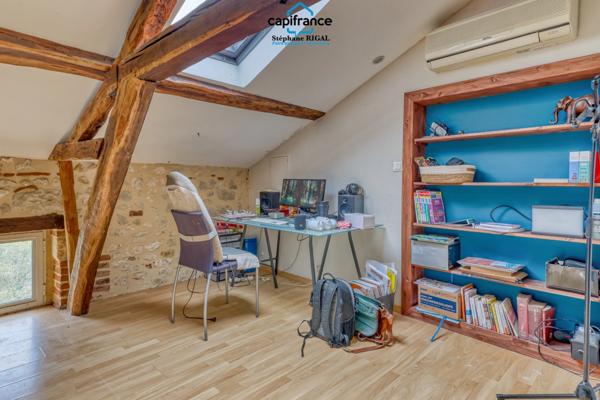 Propriete à vendre 11 pièces MONSEGUR (47) Propriété avec maison et maison d'amis de 260m2 habitables sur 12 757m² de terrain - 2 piscines