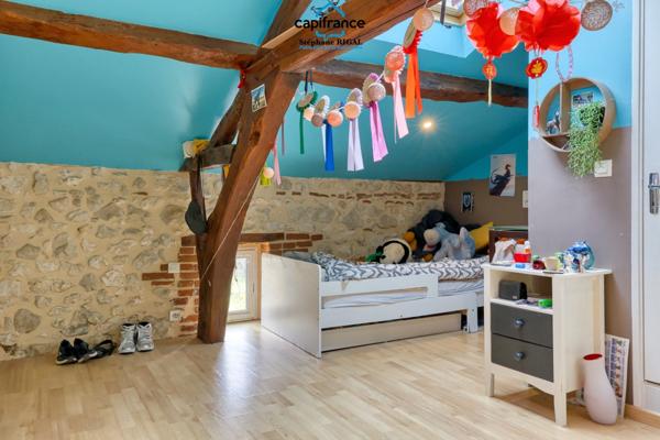 Propriete à vendre 11 pièces MONSEGUR (47) Propriété avec maison et maison d'amis de 260m2 habitables sur 12 757m² de terrain - 2 piscines