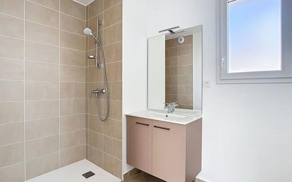 Appartement à vendre    3 pièces • 80,12 m2 Tournon-sur-Rhône