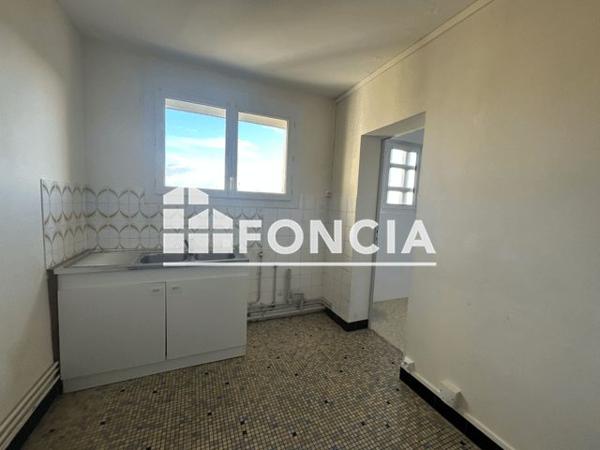 Location Appartement 3 pièces 66.39 m² - 5 BIS RUE DE L'AVIATION Rochefort 17300