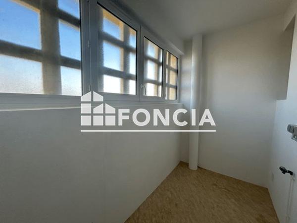 Location Appartement 3 pièces 66.39 m² - 5 BIS RUE DE L'AVIATION Rochefort 17300